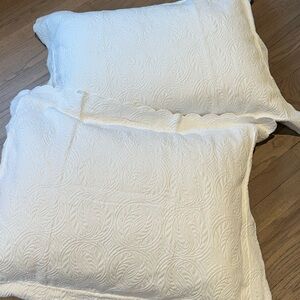 Peacock Alley Vienna Scallop Matelasse 100% Cotton Standard Sham 20x26 white s/2